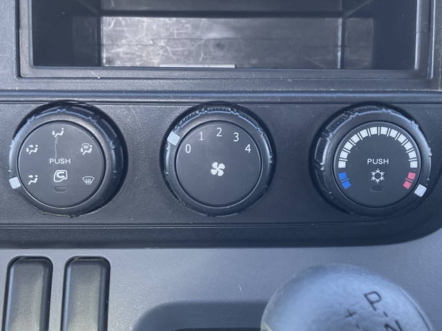 三菱ふそうキャンター平ボディ小型（2t・3t）[写真36]