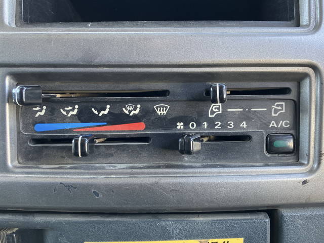 UDトラックスその他の車種深ダンプ（土砂禁ダンプ）中型（4t）[写真36]