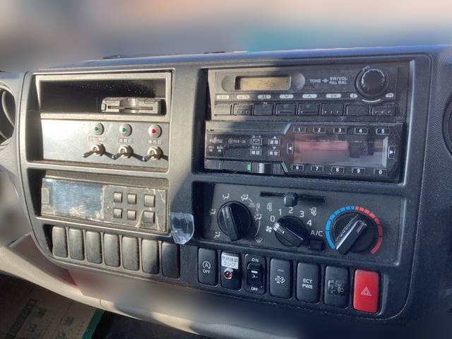 日野デュトロ冷凍車（冷蔵車）小型（2t・3t）[写真30]