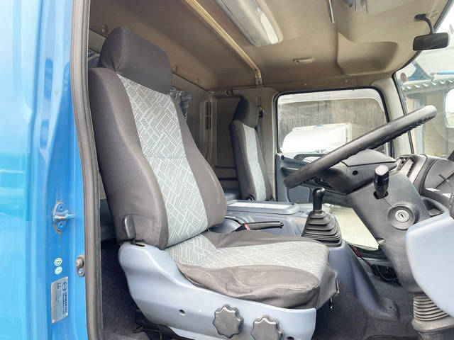 日野レンジャー幌ウイング中型（4t）[写真33]