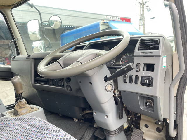 三菱ふそうファイター冷凍車（冷蔵車）中型（4t）[写真32]