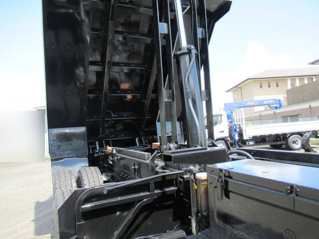 三菱ふそうスーパーグレートダンプ大型（10t）[写真11]
