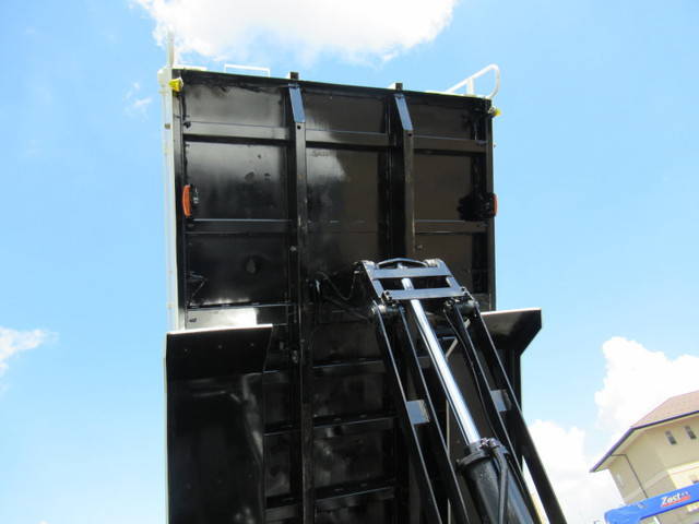 三菱ふそうスーパーグレートダンプ大型（10t）[写真12]