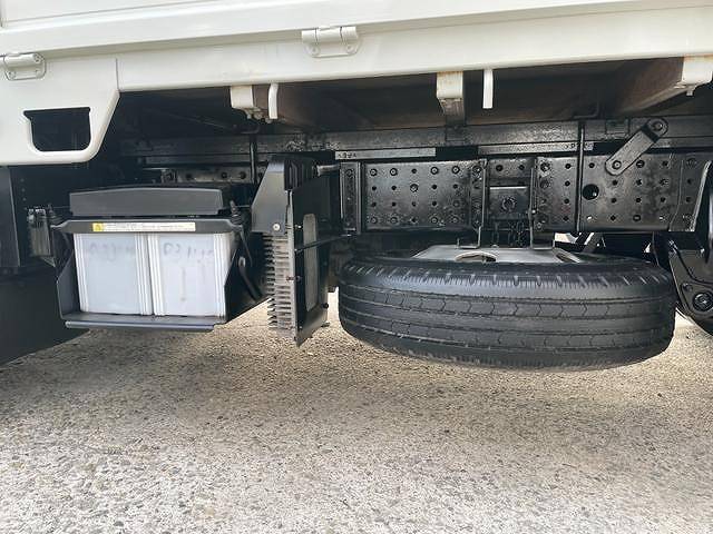 三菱ふそうキャンター平ボディ小型（2t・3t）[写真10]