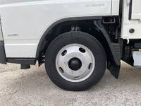 三菱ふそうキャンター平ボディ小型（2t・3t）[写真11]