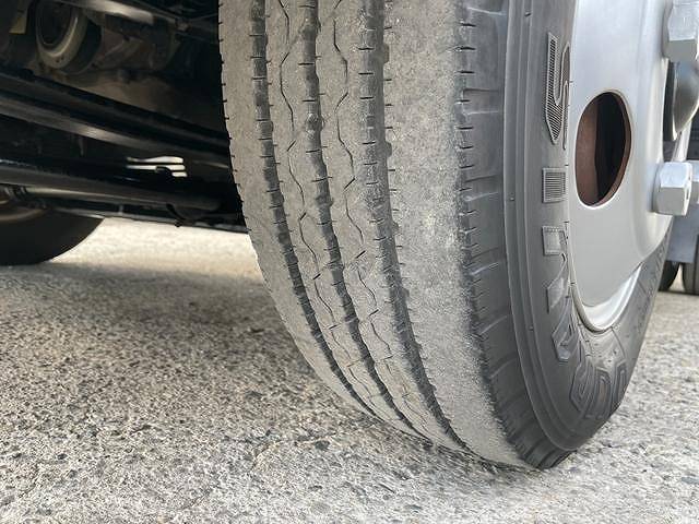 三菱ふそうキャンター平ボディ小型（2t・3t）[写真12]