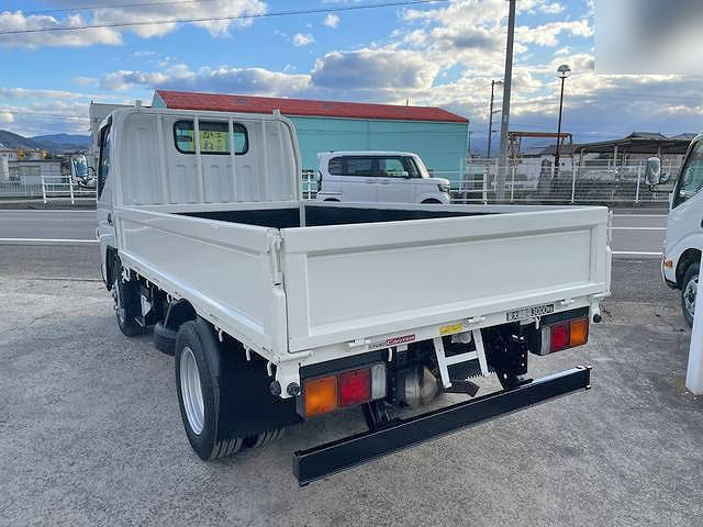 三菱ふそうキャンター平ボディ小型（2t・3t）[写真02]