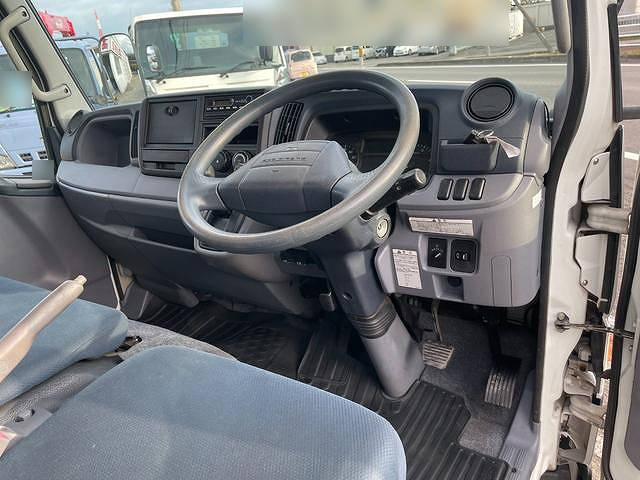 三菱ふそうキャンター平ボディ小型（2t・3t）[写真20]