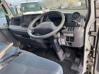 三菱ふそうキャンター平ボディ小型（2t・3t）[写真20]