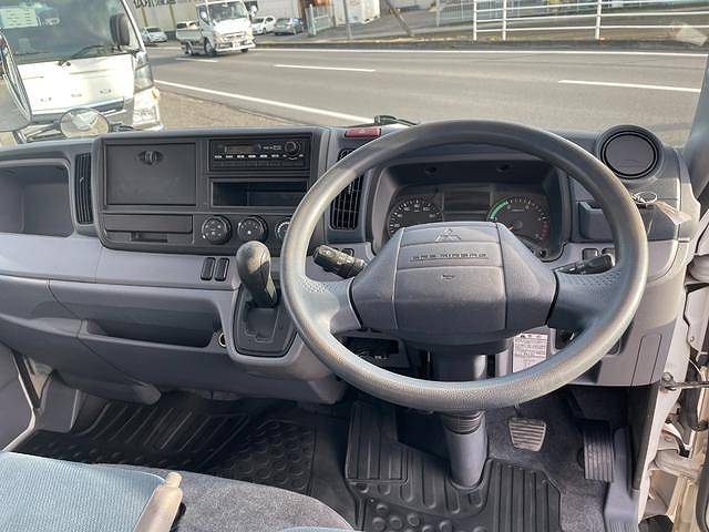 三菱ふそうキャンター平ボディ小型（2t・3t）[写真23]