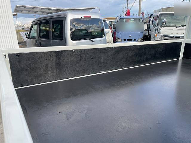 三菱ふそうキャンター平ボディ小型（2t・3t）[写真07]