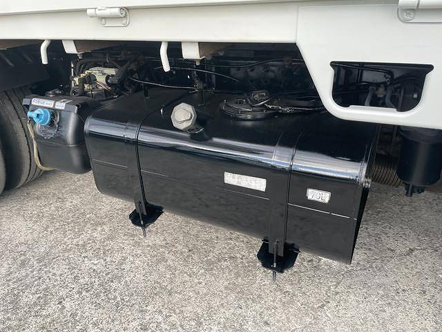 三菱ふそうキャンター平ボディ小型（2t・3t）[写真09]