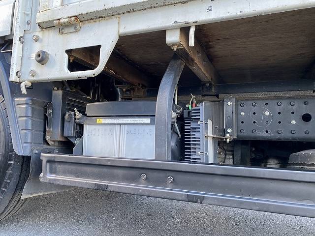 三菱ふそうキャンター平ボディ小型（2t・3t）[写真12]