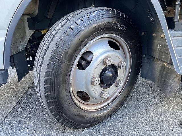 三菱ふそうキャンター平ボディ小型（2t・3t）[写真15]