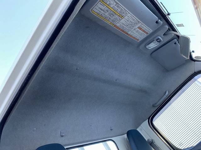 三菱ふそうキャンター平ボディ小型（2t・3t）[写真27]