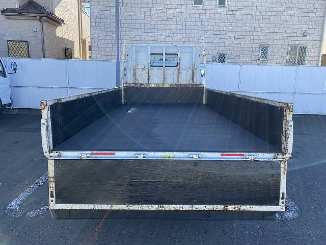 三菱ふそうキャンター平ボディ小型（2t・3t）[写真06]