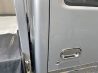 いすゞエルフ平ボディ小型（2t・3t）[写真10]