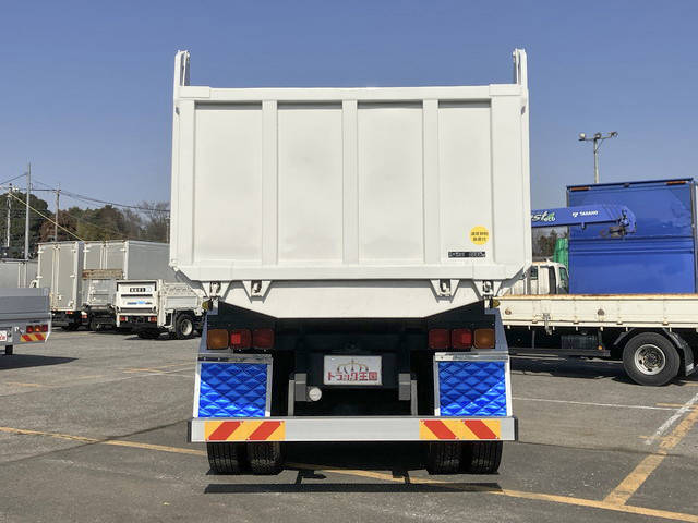 いすゞギガ深ダンプ（土砂禁ダンプ）大型（10t）[写真11]