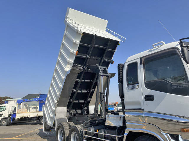 いすゞギガ深ダンプ（土砂禁ダンプ）大型（10t）[写真14]