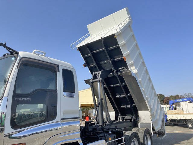 いすゞギガ深ダンプ（土砂禁ダンプ）大型（10t）[写真15]