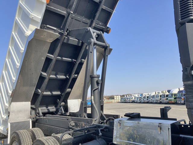 いすゞギガ深ダンプ（土砂禁ダンプ）大型（10t）[写真16]