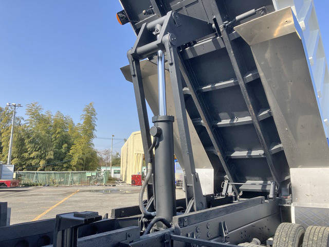 いすゞギガ深ダンプ（土砂禁ダンプ）大型（10t）[写真17]