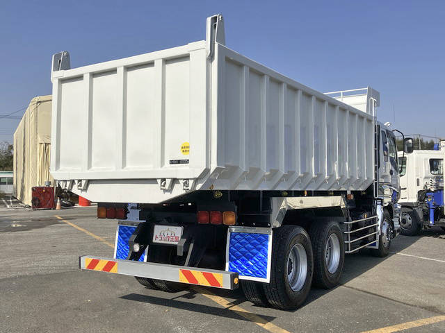 いすゞギガ深ダンプ（土砂禁ダンプ）大型（10t）[写真02]