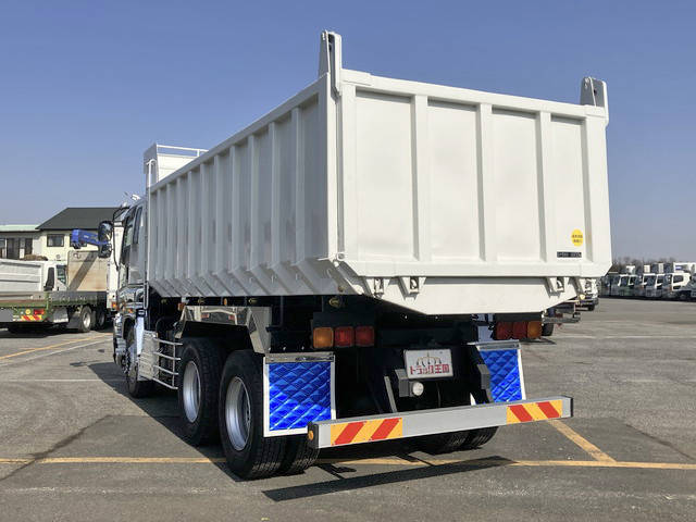 いすゞギガ深ダンプ（土砂禁ダンプ）大型（10t）[写真04]