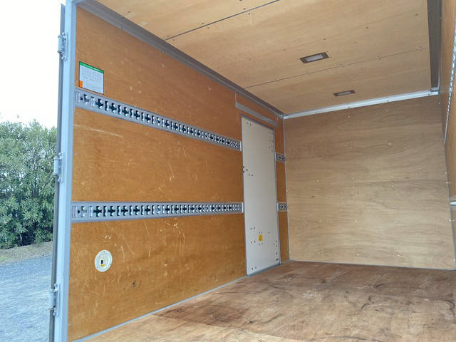 いすゞエルフアルミバン小型（2t・3t）[写真12]