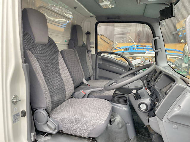 いすゞエルフアルミバン小型（2t・3t）[写真32]