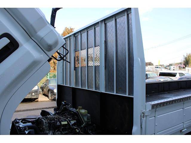 三菱ふそうキャンター平ボディ小型（2t・3t）[写真15]