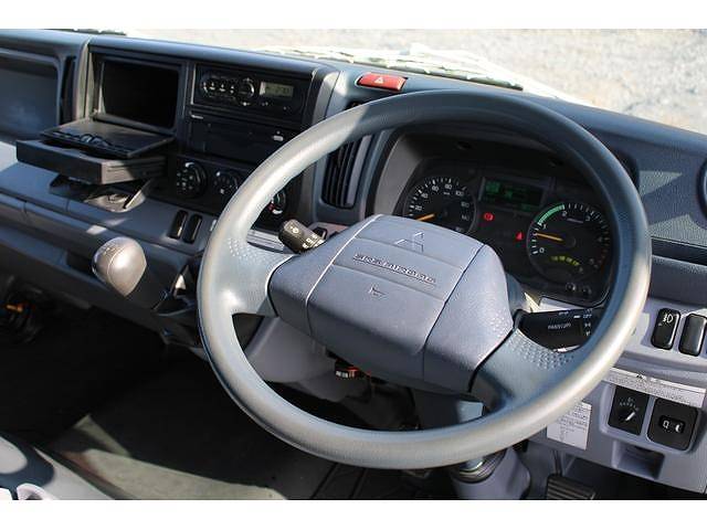 三菱ふそうキャンター平ボディ小型（2t・3t）[写真18]