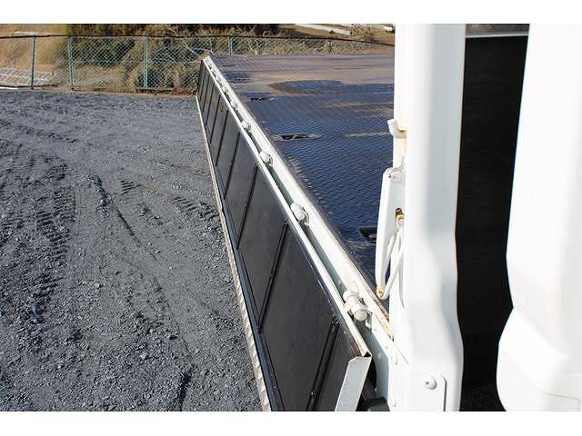 三菱ふそうキャンター平ボディ小型（2t・3t）[写真08]