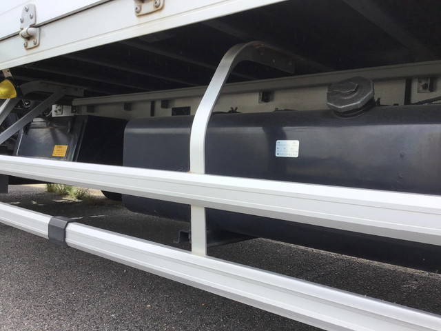 いすゞフォワードアルミウイング中型（4t）[写真12]