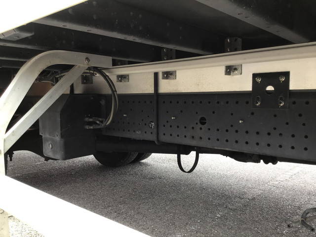 いすゞフォワードアルミウイング中型（4t）[写真13]