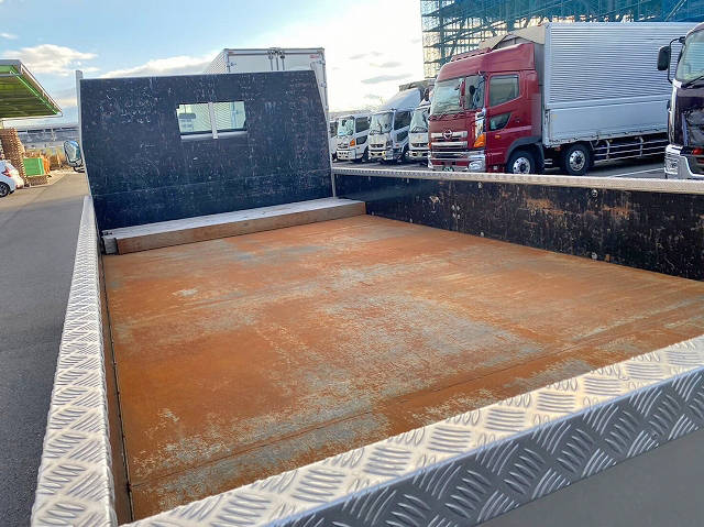 三菱ふそうキャンター平ボディ小型（2t・3t）[写真11]