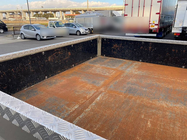 三菱ふそうキャンター平ボディ小型（2t・3t）[写真12]