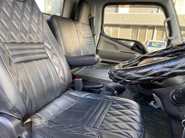 三菱ふそうキャンター平ボディ小型（2t・3t）[写真13]