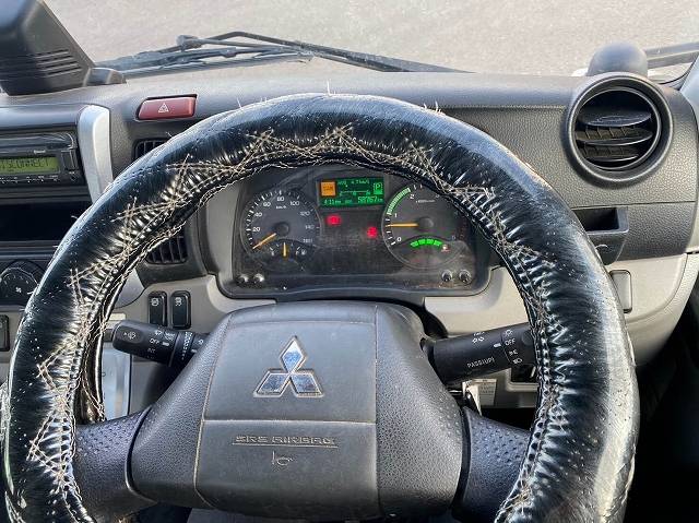 三菱ふそうキャンター平ボディ小型（2t・3t）[写真15]