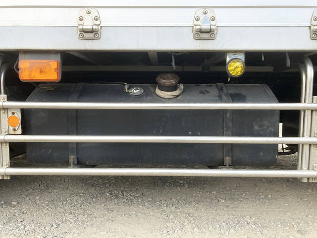 いすゞギガアルミウイング大型（10t）[写真20]