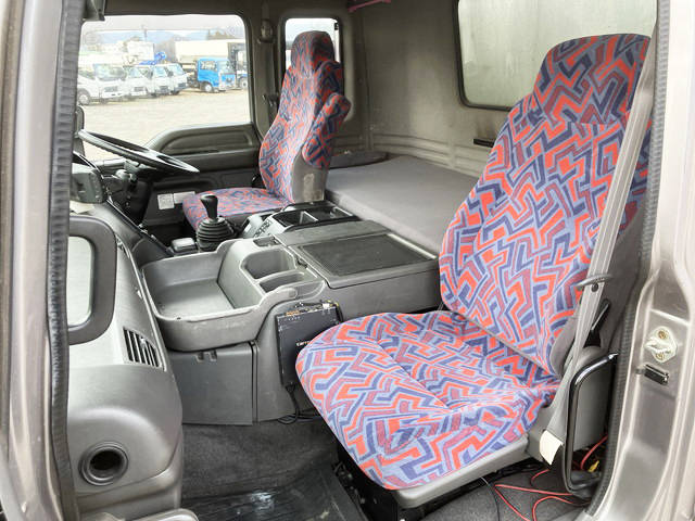 いすゞギガアルミウイング大型（10t）[写真31]