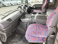 いすゞギガアルミウイング大型（10t）[写真33]