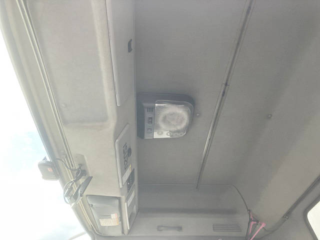 いすゞギガアルミウイング大型（10t）[写真35]