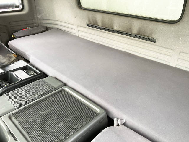 いすゞギガアルミウイング大型（10t）[写真36]