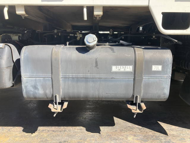 三菱ふそうキャンター平ボディ小型（2t・3t）[写真17]