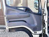 三菱ふそうキャンター平ボディ小型（2t・3t）[写真26]