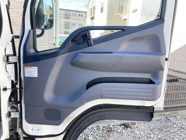 三菱ふそうキャンター平ボディ小型（2t・3t）[写真27]