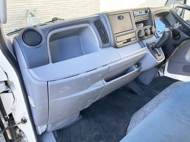 三菱ふそうキャンター平ボディ小型（2t・3t）[写真31]