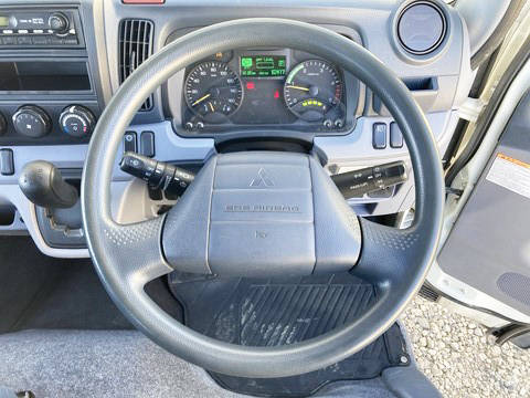 三菱ふそうキャンター平ボディ小型（2t・3t）[写真33]