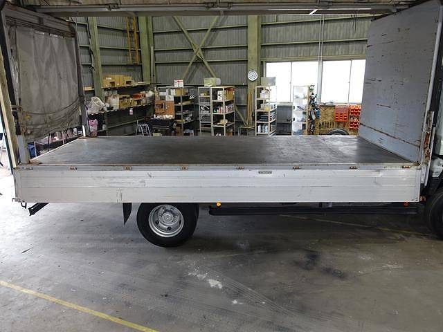 日産アトラス幌ウイング小型（2t・3t）[写真10]